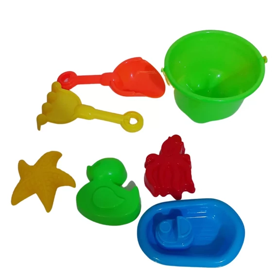 Kisautó vödrös homokozóval - 8 darabos szett