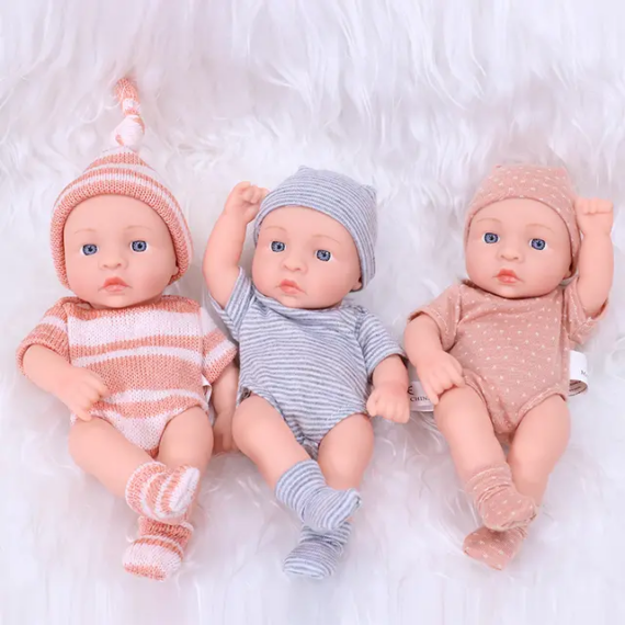 Baba - műanyag kislány csecsemő babák pamut ruhában